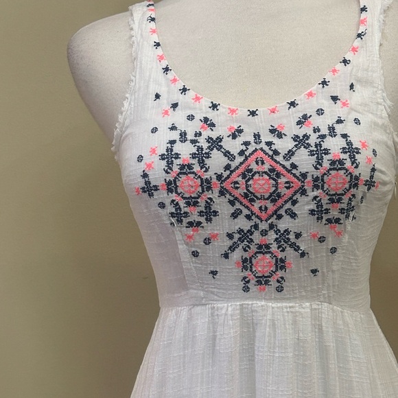 Holding Horses | Size 0 White Embroidered Dress - Picture 3 of 6